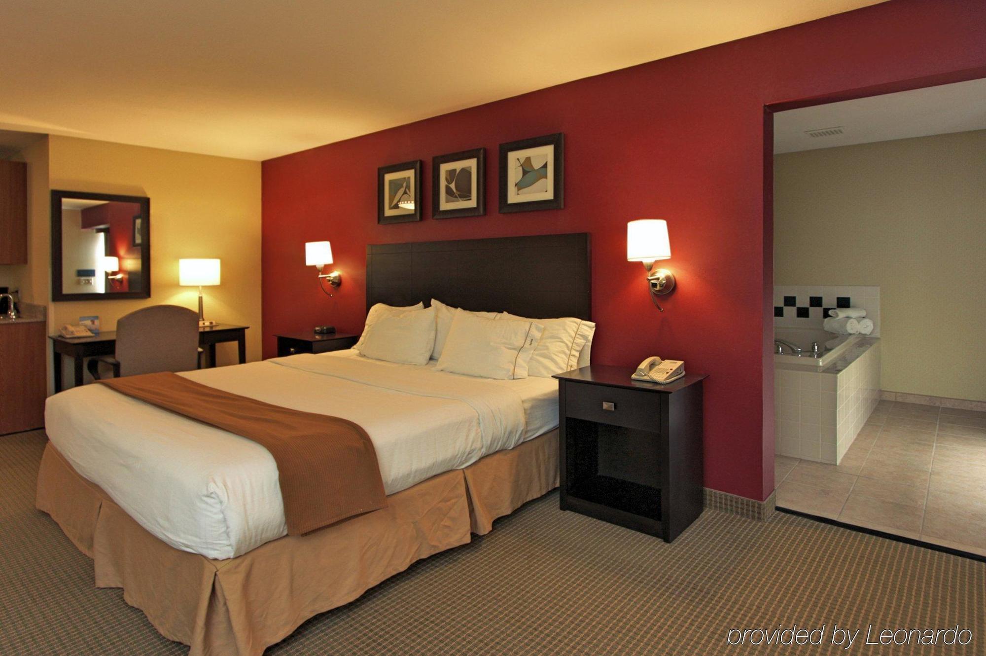 Holiday Inn Express Hotel & Suites Defiance By Ihg Bagian luar foto